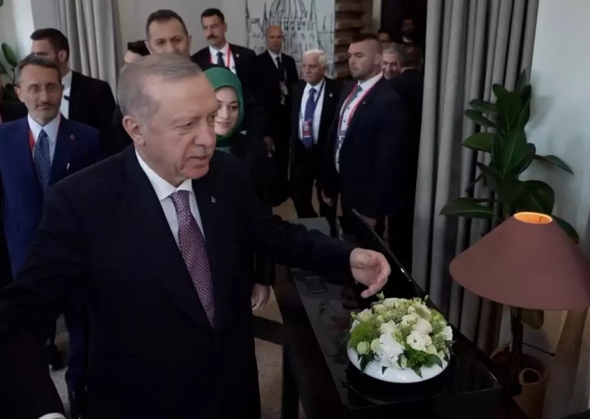 Erdoğan ile Aliyev'in Budapeşte’deki samimi buluşması yüzleri güldürdü: Gel bir sarılayım sana!