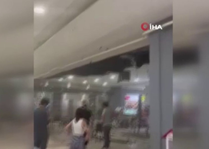 Resmen can pazarı! Beylikdüzü'nde AVM'de asma tavan çöktü!