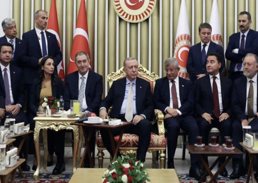 Ali Babacan muhalefete sert çıktı: Kimi selamlayacağımı size mi soracağım?
