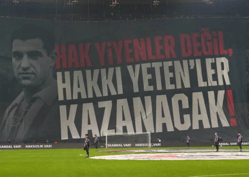 Beşiktaş taraftarından TFF'ye olay tepki: Hak yiyenler değil, Hakkı Yeten'ler kazanacak!