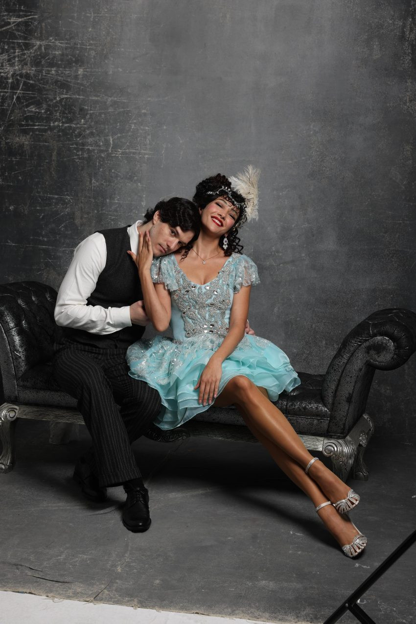 TRT'den kovulan Aybüke Pusat'ın oynadığı Chaplin isimli tiyatro oyunu iptal edildi