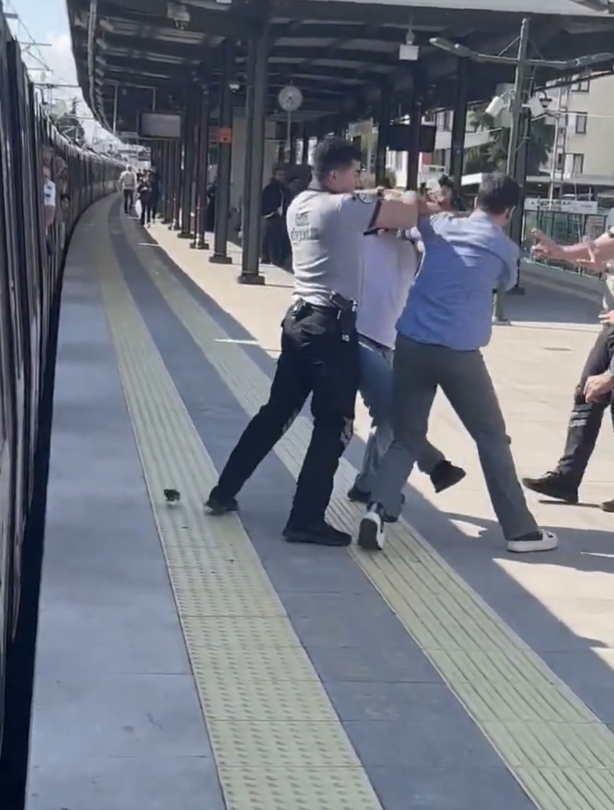 Sosyal medya ayağa kalkmıştı: Marmaray'da iki çocuklu babanın burnunu kıran şüpheli tutuklandı