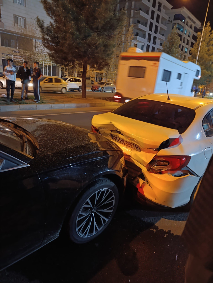 AK Parti Midyat İlçe Başkanı Yarış trafik kazasında 7 kişiyle birlikte yaralandı