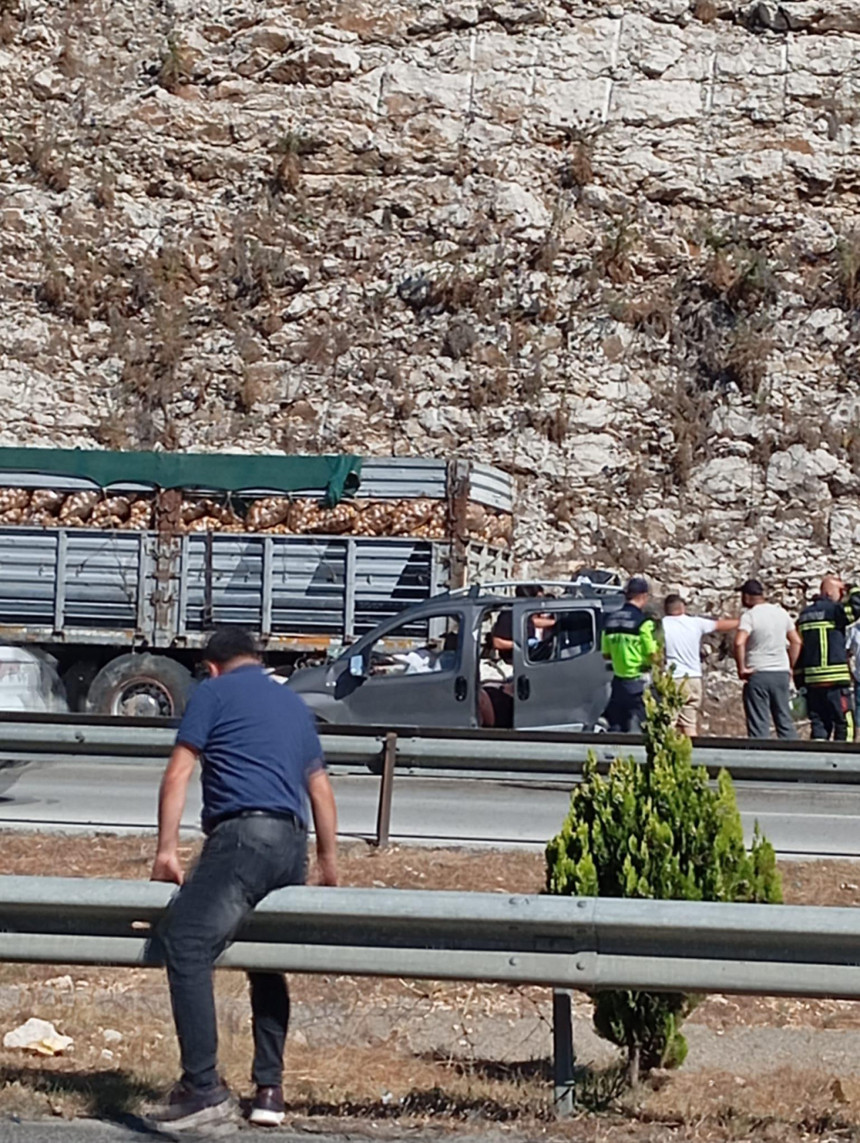 Adana Pozantı'da korkunç kaza! TIR'ın altına giren araçtaki 5 kişi hayatını kaybetti