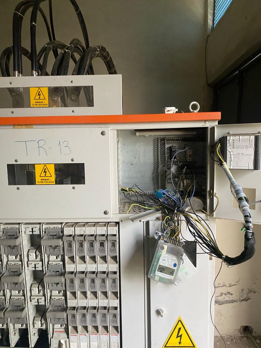 Bakır hırsızları binlerce evi elektriksiz bıraktı