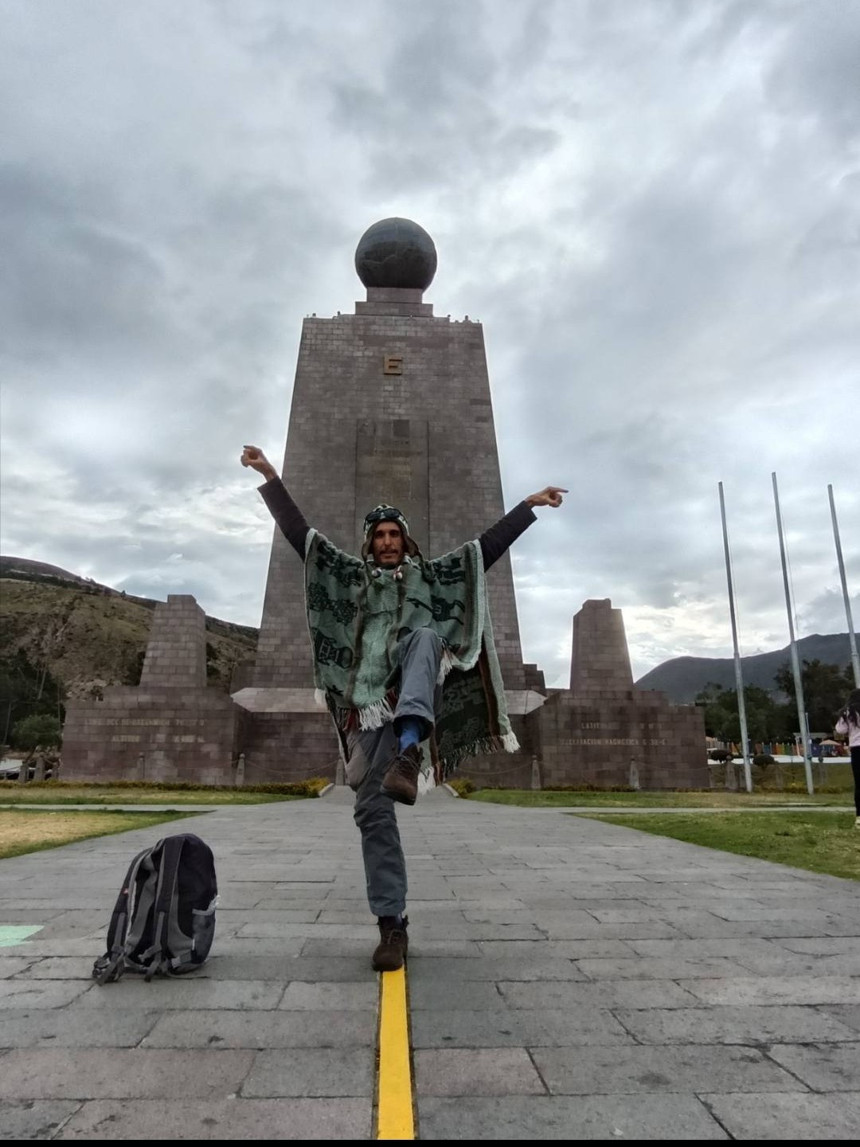 Dünyayı gezen öğretmen Ekvator çizgisinde Türk bayrağı açarak zeybek oynadı - Resim : 2