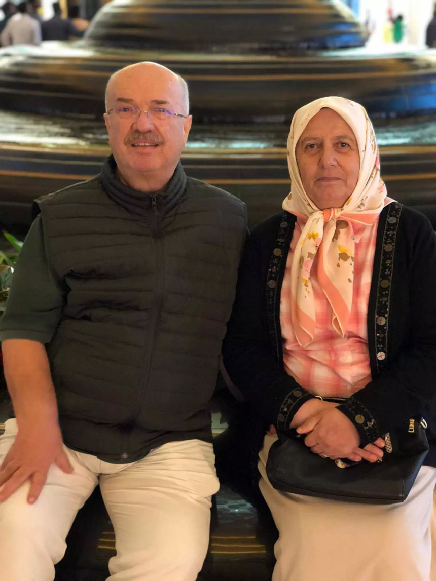 Fehmi Koru'nun acı günü, eşi Nebahat Koru son yolculuğuna uğurlandı! Başörtü ayrımcılığının ilk mağduruydu... - Resim : 3