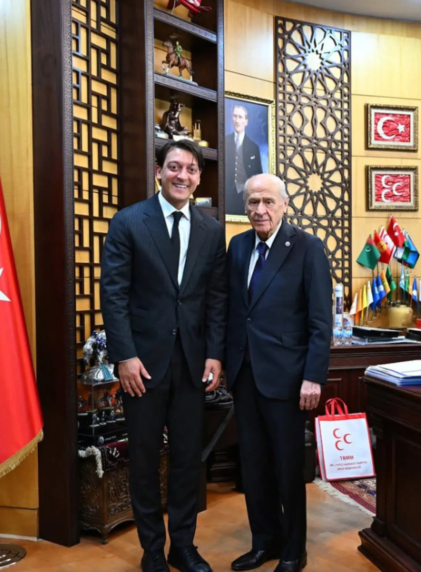 Mesut Özil, Devlet Bahçeli'ye ziyarette bulundu