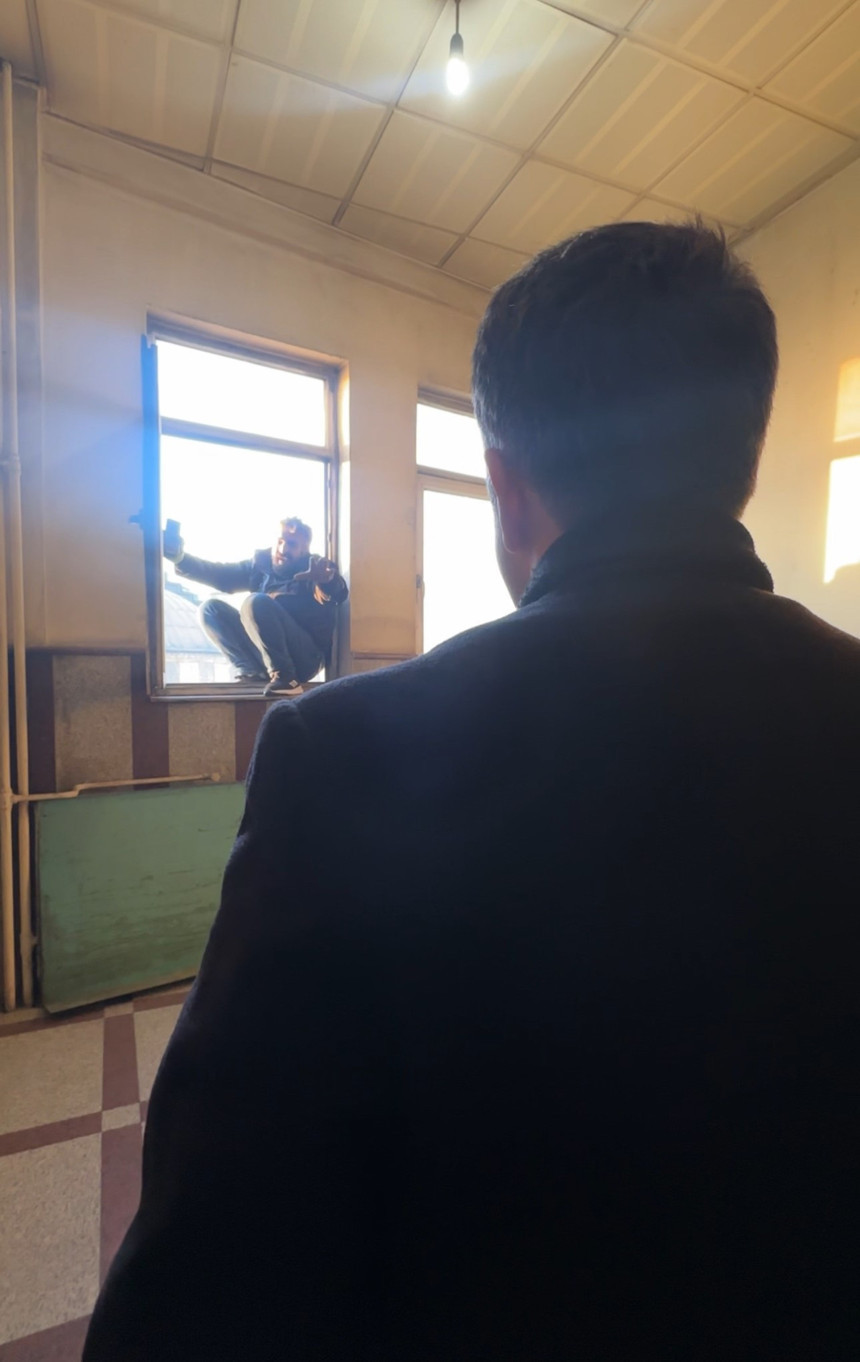 Yüksekova'da intihara kalkışan vatandaşı İlçe Emniyet Müdürü Serkan Gök ikna etti - Resim : 2