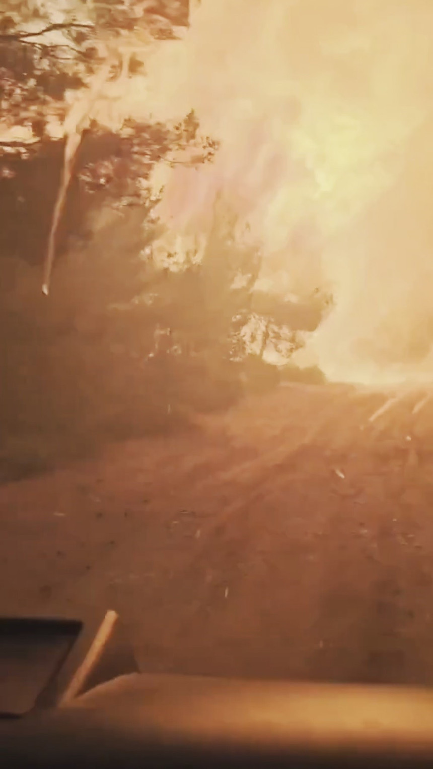 Buca'da kahraman ormancılar alev kapanına girdi! Arazözün içinde can pazarı