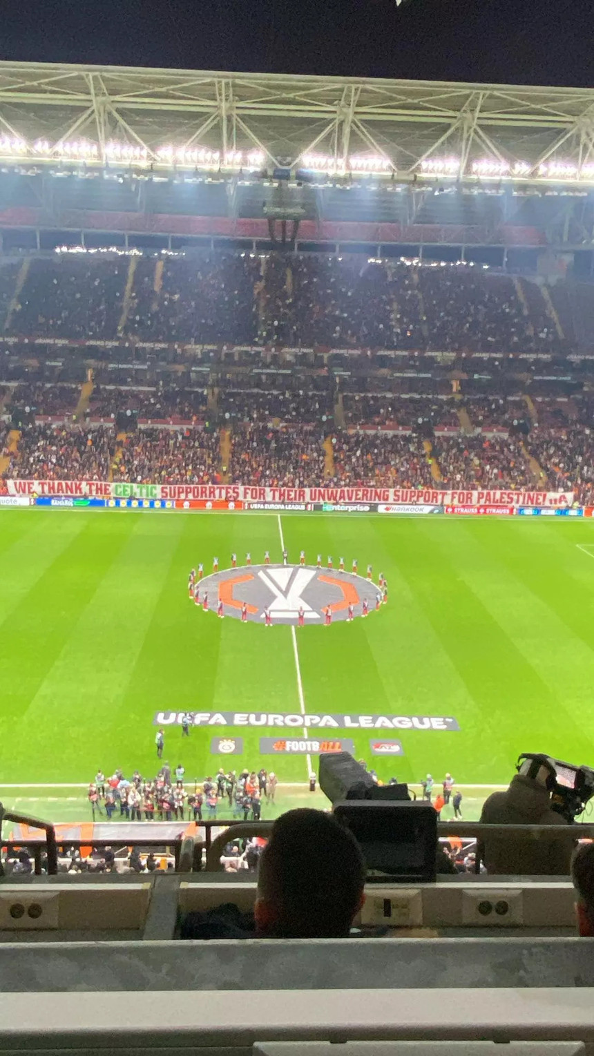 Galatasaray tribünlerinden İskoç kulübü Celtic'e Filistin teşekkürü! - Resim : 2