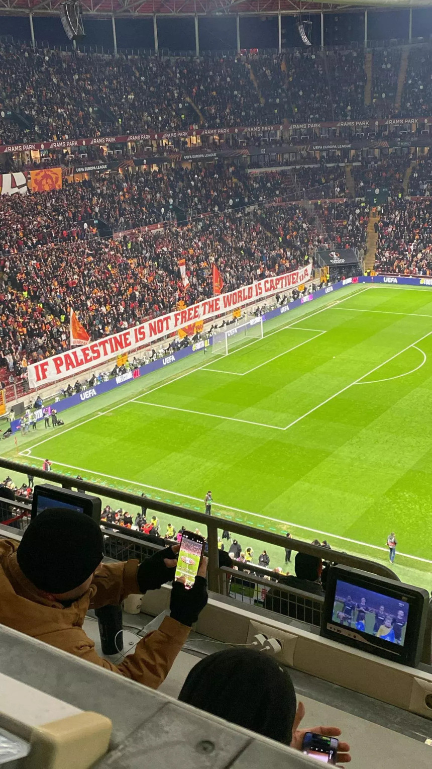 Galatasaray tribünlerinden İskoç kulübü Celtic'e Filistin teşekkürü!