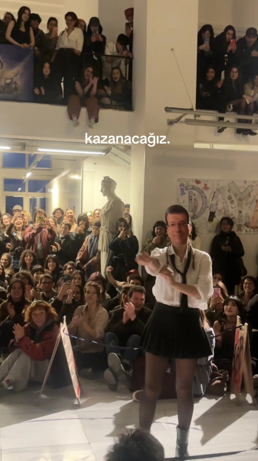 MSGSÜ öğrencilerinin Ekrem İmamoğlu maskeli defilesi gündem oturdu