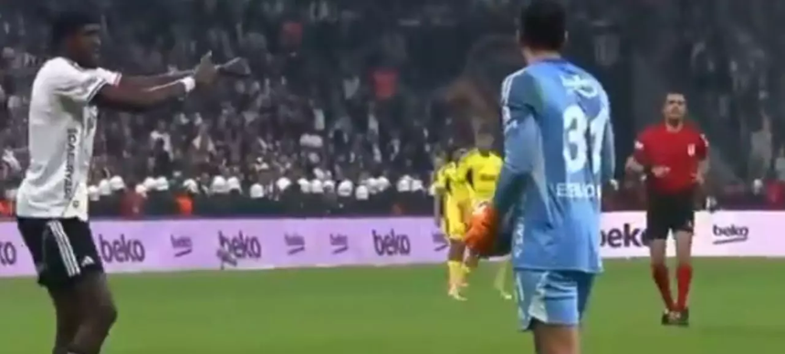 Derbi bitti tartışmalar bitmedi! Eski hakemler ne dedi? İşte geceye damga vuran pozisyonlar - Resim : 4