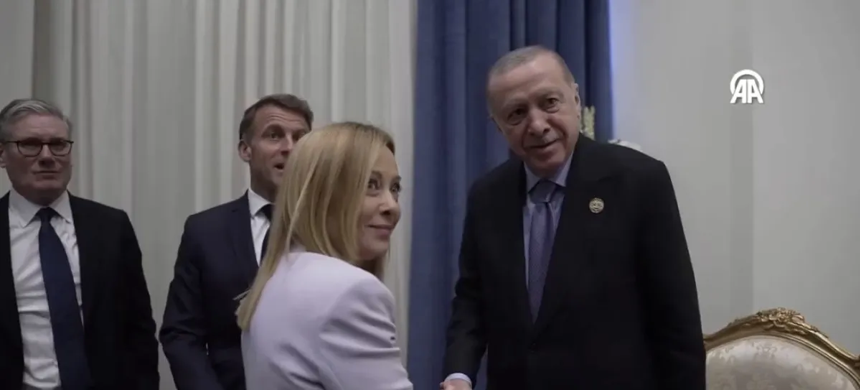 Cumhurbaşkanı Recep Tayyip Erdoğan ile Giorgia Meloni'nin ''sigara'' diyaloğu liderleri güldürdü: “Bıraktırmam lazım" - Resim : 2
