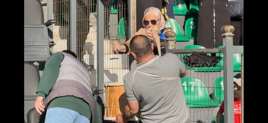 K.Ç.Sinop Sporlu kadınlar önce tezahürat yaptı sonra para saçtı - Resim : 11