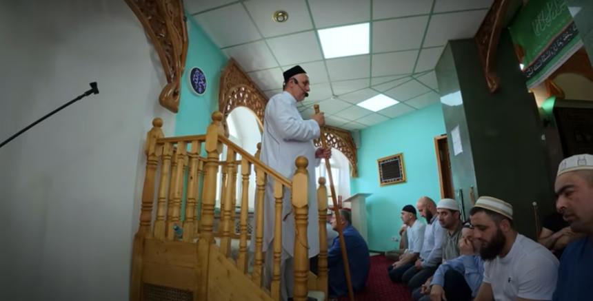 Kutuplarda Müslüman olmak! Dünyanın en kuzeyindeki camii Nurd Kamal Camii’ne kısa bir yolculuk - Resim : 3