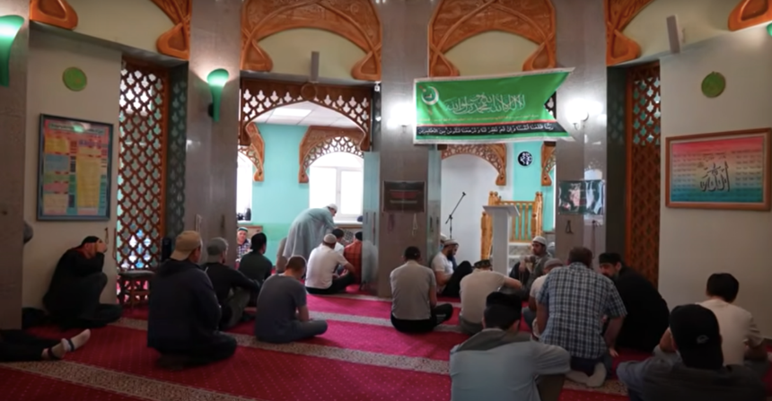 Kutuplarda Müslüman olmak! Dünyanın en kuzeyindeki camii Nurd Kamal Camii’ne kısa bir yolculuk - Resim : 4