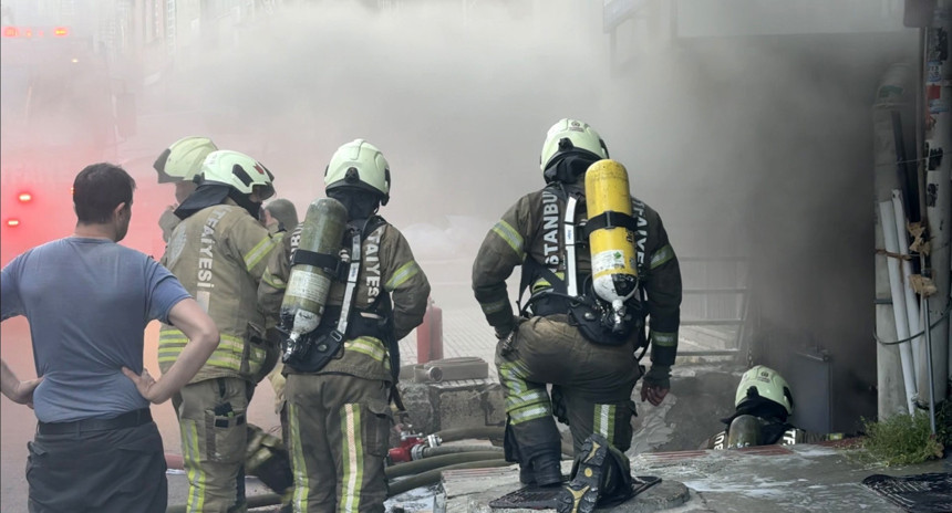 Bayrampaşa’da iplikçi dükkanında yangın paniği