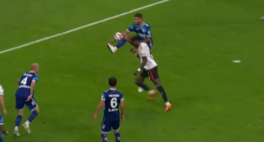 TFF, Süper Lig'de 13. hafta maçlarının VAR kayıtlarını açıkladı! İşte tartışmalı pozisyonlar... - Resim : 2