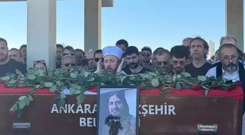 Nihat Genç’in mezarına Bosna ve Maçka’dan toprak serildi! Bozkurt figürüyle uğurlandı
