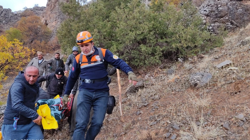 Uçurumun kenarında cansız bedeni bulundu - Resim : 2