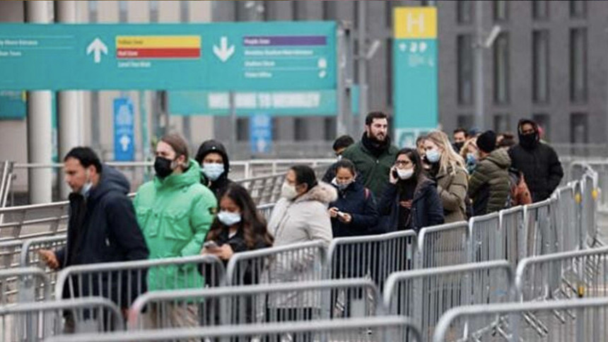 Koronavirüs yeni yıla vaka artışıyla giriyor: Uzmanlardan korkutan uyarı