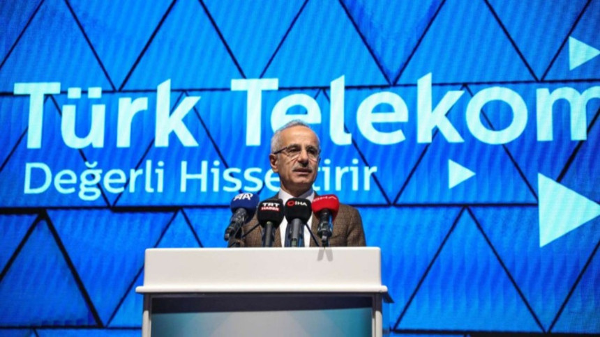 Bakan Uraloğlu duyurdu! Türk Telekom’un imtiyaz hakkı 25 yıl uzatıldı