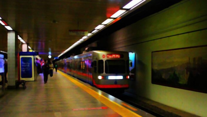 İstanbul metrosunda iğrenç olay! Genç avukatın gizlice fotoğraflarını çekti... - Resim : 2