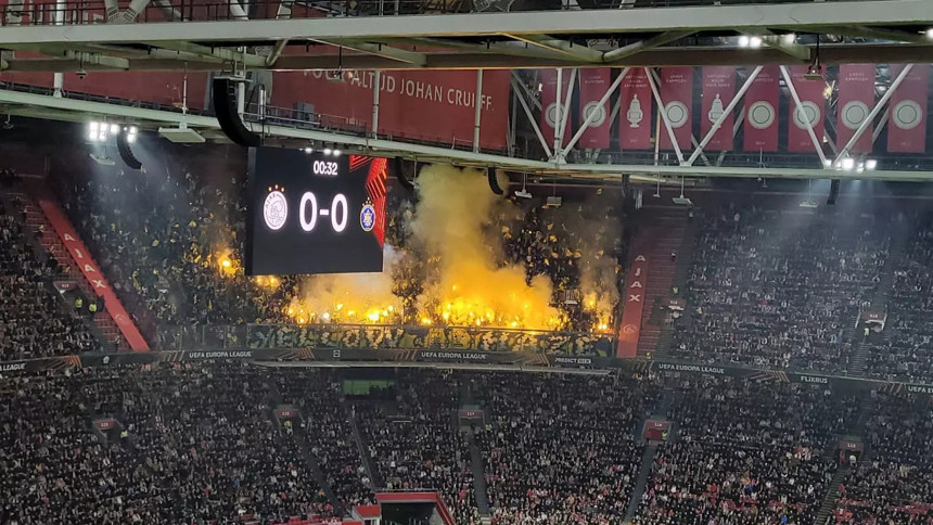 Hollanda'da İsrailli taraftar gerginlik çıkardı! Filistin bayrağına saldırdılar... Yaralılar var! - Resim : 2