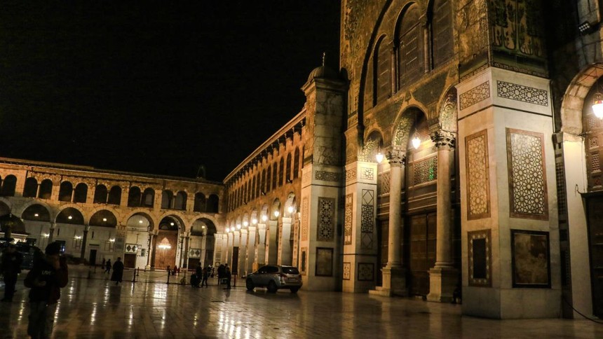 Emevi Camii’nde 50 yıl sonra ilk kez Esad’a dua edilmeden teravih namazı kılındı