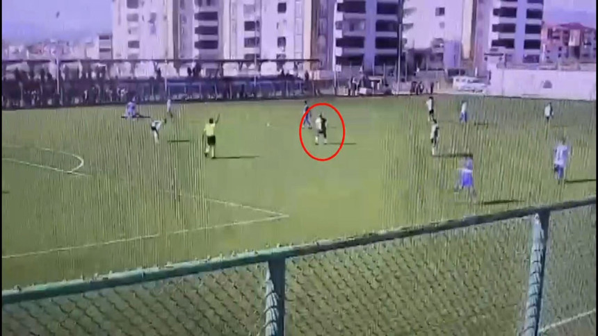 Amatör maçta yine hakeme saldırı; kırmızı kart gören takım kaptanı hakeme yumruk attı