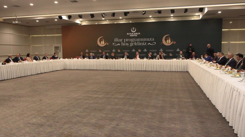 Destici: Ekrem İmamoğlu belediye başkanlığı yapmıyor, usulsüz bir eğitim süreci var