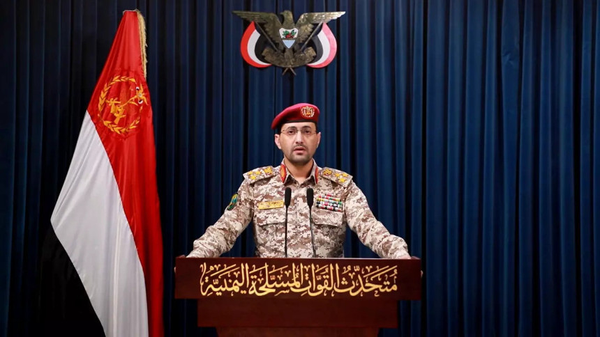 İsrail ve ABD'ye füzeli saldırı: Askeri üs ve uçak gemileri vuruldu