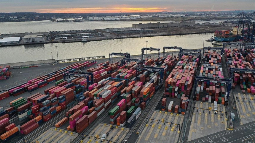 ABD limanlarında kargo çöküşü! Tarifeler ithalatı vuruyor