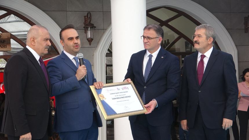 Van'ın simgelerinden inci kefali, tescil belgesiyle koruma altına alındı