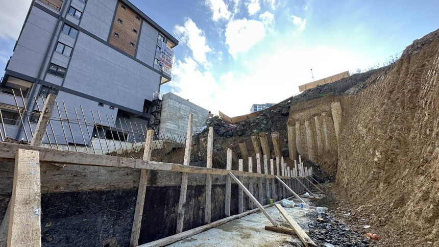 Samsun'da korkutan toprak kayması! İnşaat alanındaki yol kısmen çöktü