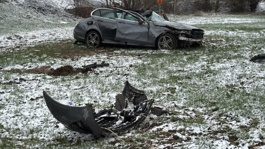 Sivas'ta mutlu gün faciaya dönüştü! Nişana giderken kaza yaptılar