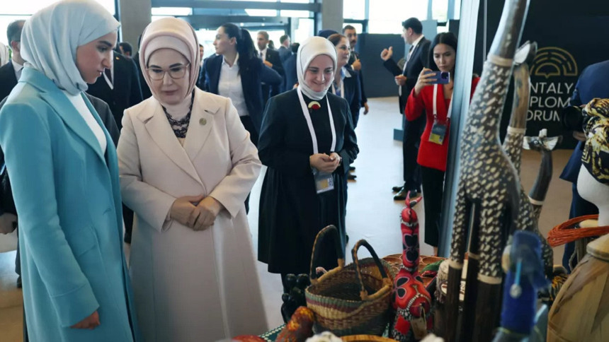 Emine Erdoğan, Suriye Cumhurbaşkanı'nın Eşi Latife El Durubi Ankara'da buluştu... - Resim : 2