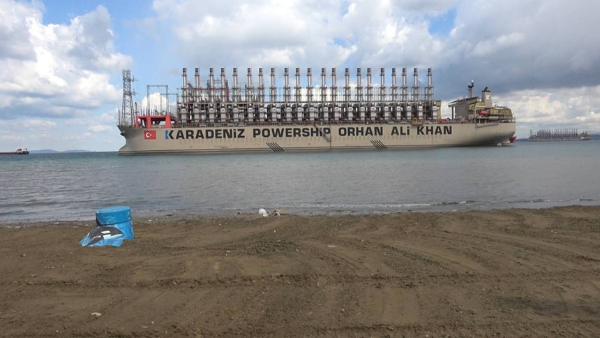 Yalova'da 289 metre uzunluğundaki enerji gemisi karaya oturdu