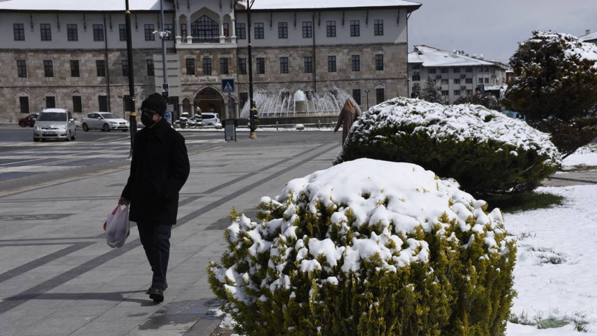 Sivas'ta nisan ayında kalandar soğuğu! Eksi 17.3'ü gördüler