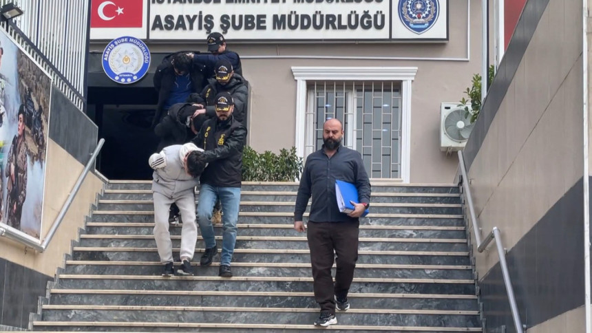 Çocuk tetikçiler yine suç işledi! Kadıköy'de haraç için işyeri kurşunlayıp video çektiler