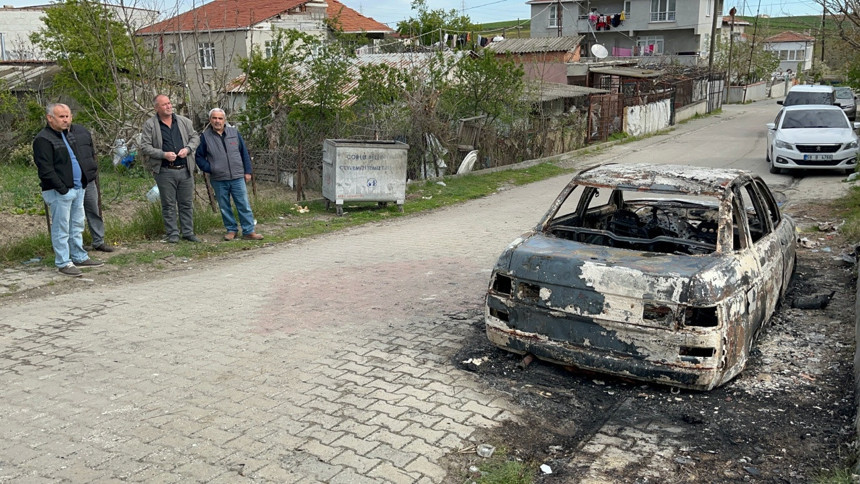 Tekirdağ’da şok eden görüntü! Park halindeki otomobil küle döndü - Resim : 2