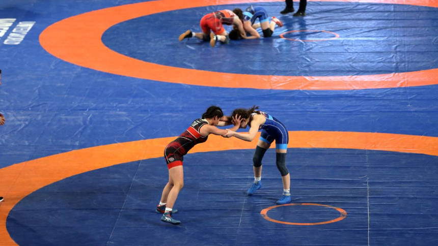 20 Yaş Altı Türkiye Güreş Şampiyonası, Çorum'da sona erdi, 60 kulüpten kadın ve erkek güreşçiler mindere çıktı