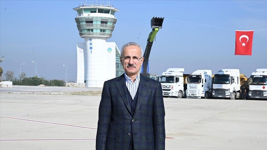 İstanbul Havalimanı’nda devrim niteliğinde uygulama! Aynı anda üç uçak iniş ve kalkış yapabilecek
