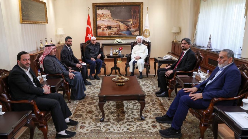 Diyanet İşleri Başkanı Erbaş, Filistinli Alimler Heyeti Başkan Yardımcısı Bekir'i kabul etti