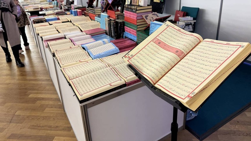 Diyanet İşleri Türk İslam Birliği tarafından Almanya'da "3. Kitap ve Kültür Fuarı" açıldı