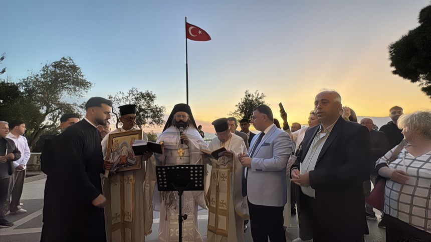 Hatay'da St. Pierre Kilisesi'nde Paskalya ayini düzenlendi