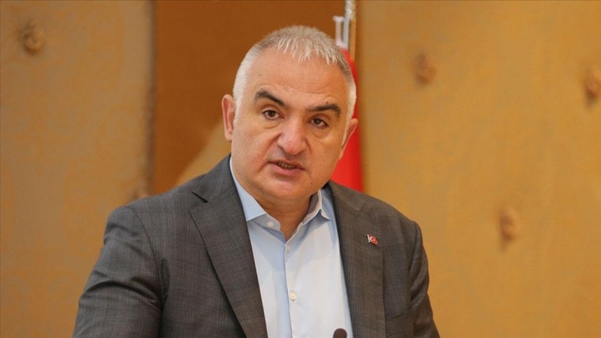 Bakan Ersoy’dan Antalya’ya büyük hedef! 2025’te 18 milyon turist