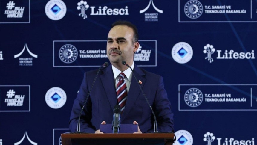 Bakan Kacır’dan yatırım müjdesi! Türkiye’ye yeni nesil araç üretimi geliyor